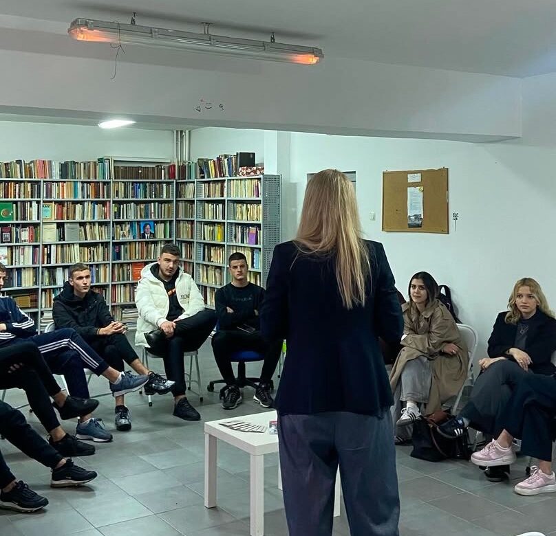 Ana Jaredić održala radionicu ,,Psihičko nasilje u vezama” u Ekonomskoj školi “Mirko Vešović”